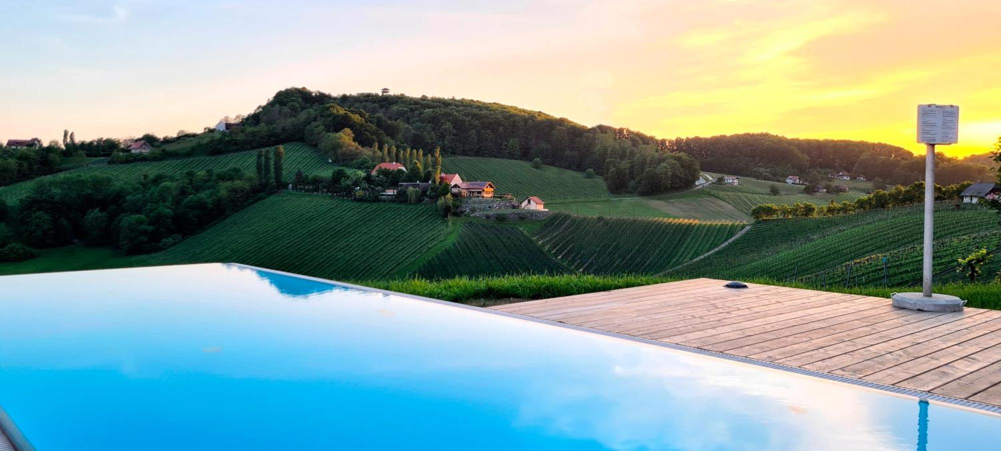 Hideaway An Der Weinstrasse - Pool & Sauna - Apartments Anderlage Spielfeld Luaran gambar